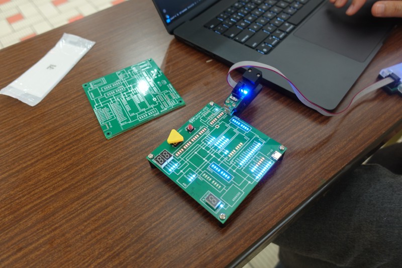 8080 内部ビット可視化シミュレータ – ALU の動きを LED で体感